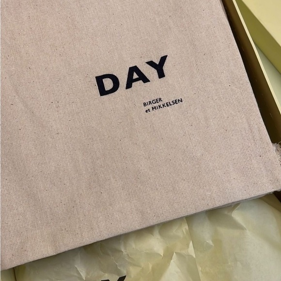 Elegant Red Stiletto Heels with Strappy Design - Picture 10 of 10